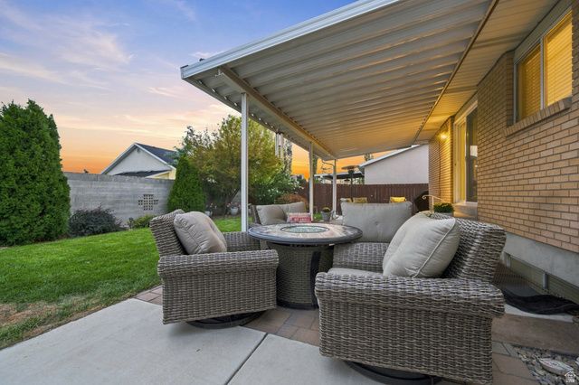 1368 EASTPOINT DR, Sandy, UT 84092