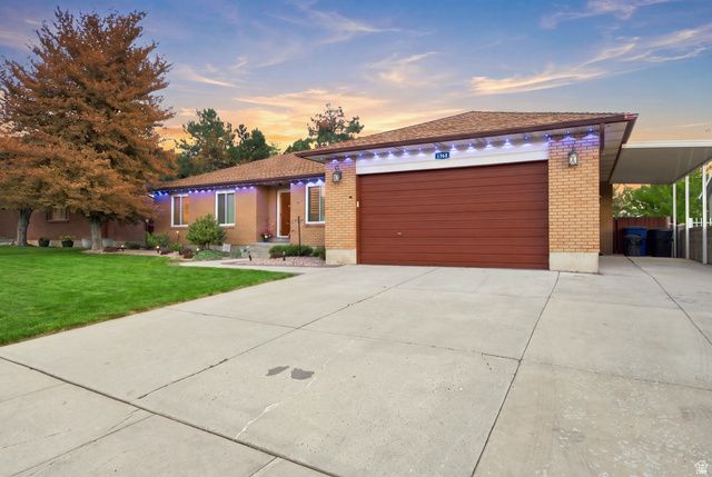 1368 EASTPOINT DR, Sandy, UT 84092