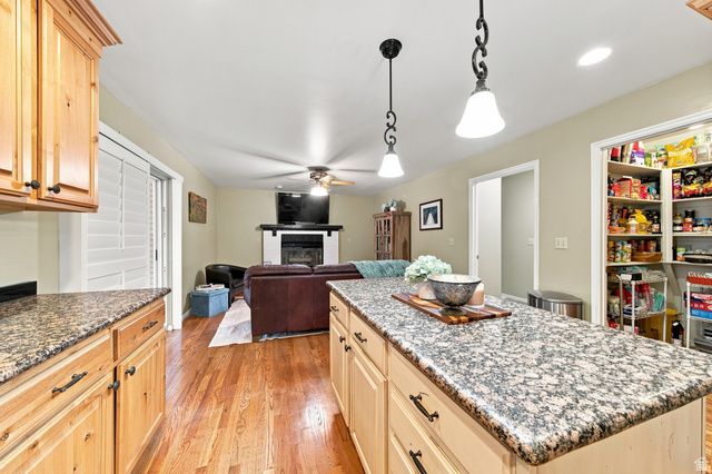 1368 EASTPOINT DR, Sandy, UT 84092