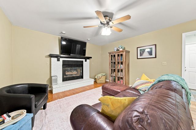 1368 EASTPOINT DR, Sandy, UT 84092