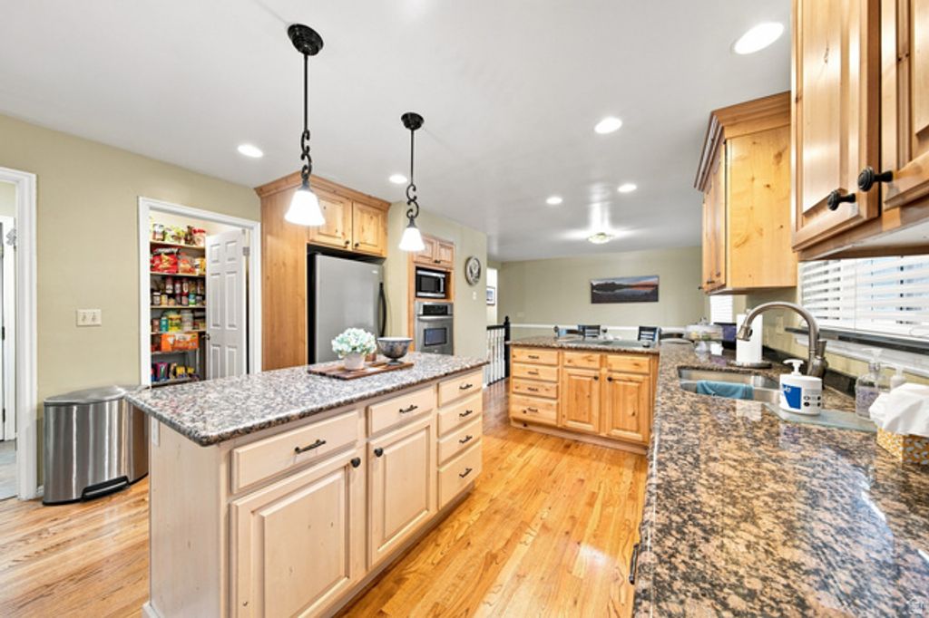 1368 EASTPOINT DR, Sandy, UT 84092 — photo 5