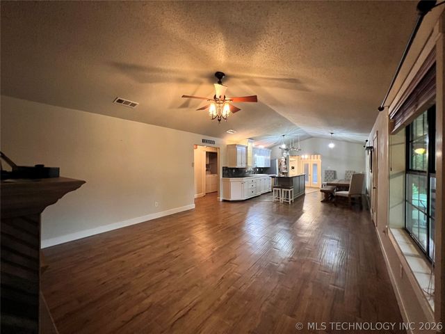 11782 Oak Ridge Street, Kingston, OK 73439