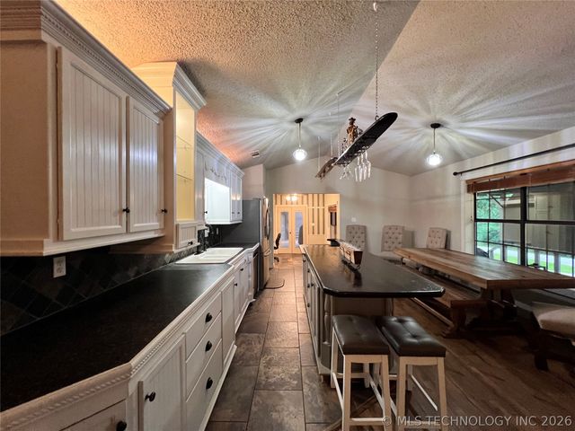 11782 Oak Ridge Street, Kingston, OK 73439