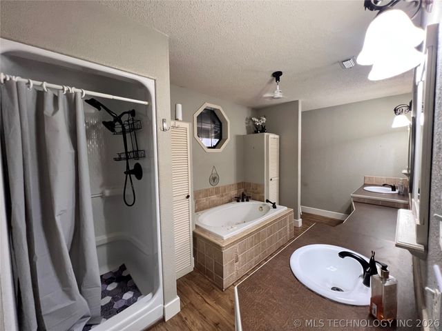 11782 Oak Ridge Street, Kingston, OK 73439