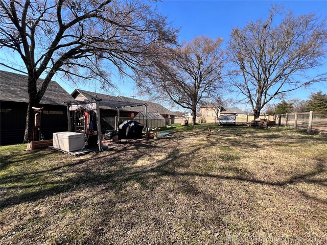 11782 Oak Ridge Street, Kingston, OK 73439