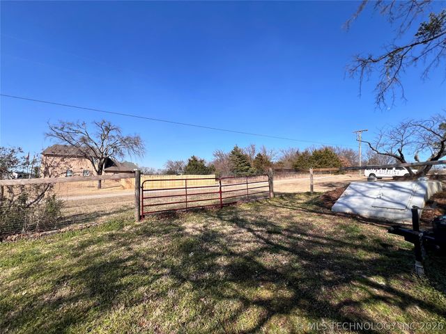 11782 Oak Ridge Street, Kingston, OK 73439