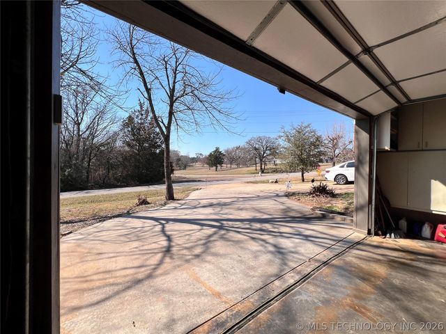 11782 Oak Ridge Street, Kingston, OK 73439