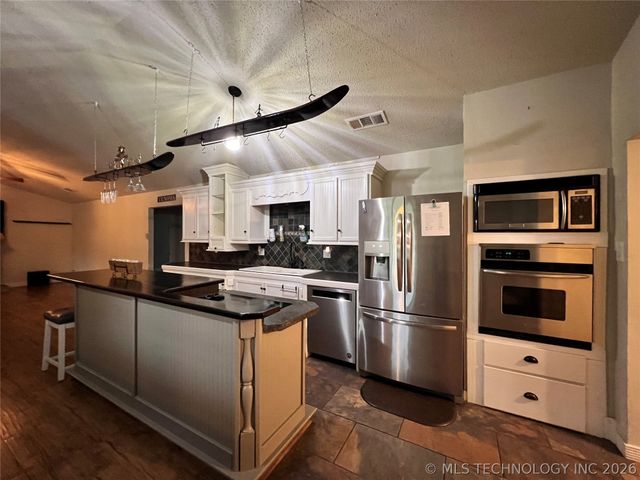 11782 Oak Ridge Street, Kingston, OK 73439
