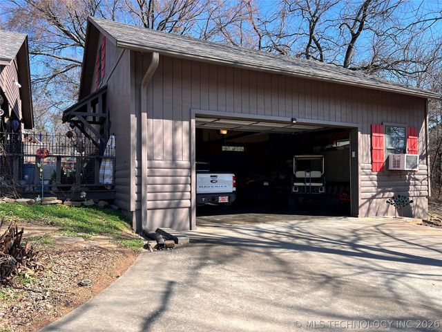 11782 Oak Ridge Street, Kingston, OK 73439