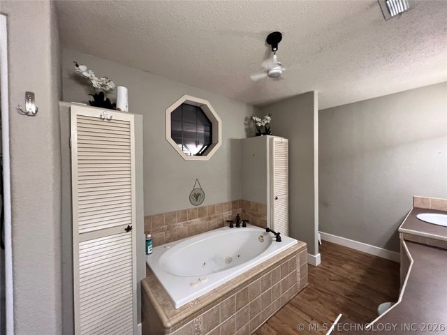 11782 Oak Ridge Street, Kingston, OK 73439