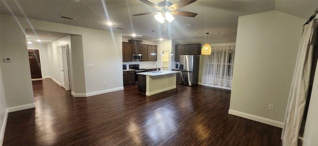 104 Arrowhead Drive, Sanger, TX 76266