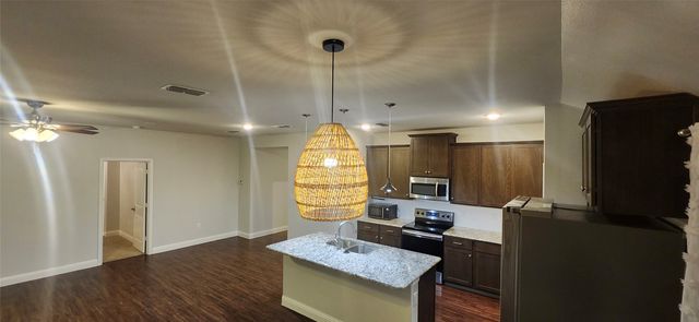 104 Arrowhead Drive, Sanger, TX 76266