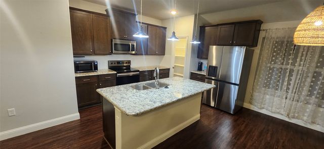 104 Arrowhead Drive, Sanger, TX 76266