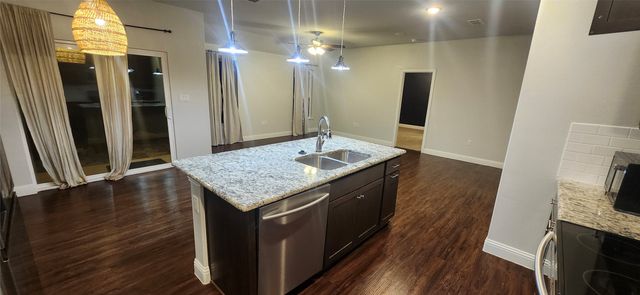 104 Arrowhead Drive, Sanger, TX 76266