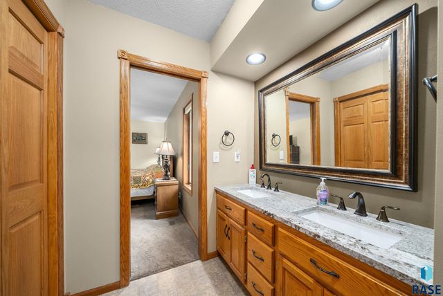 47027 272ND St Street, Tea, SD 57064
