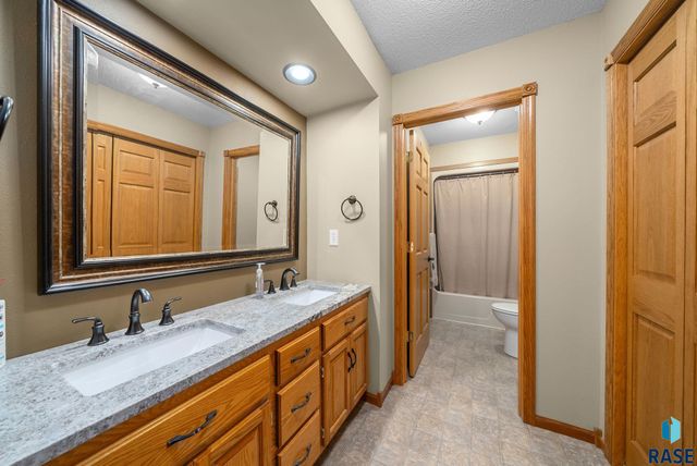 47027 272ND St Street, Tea, SD 57064