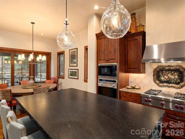 575 Walnut Valley Parkway, Arden, NC 28704