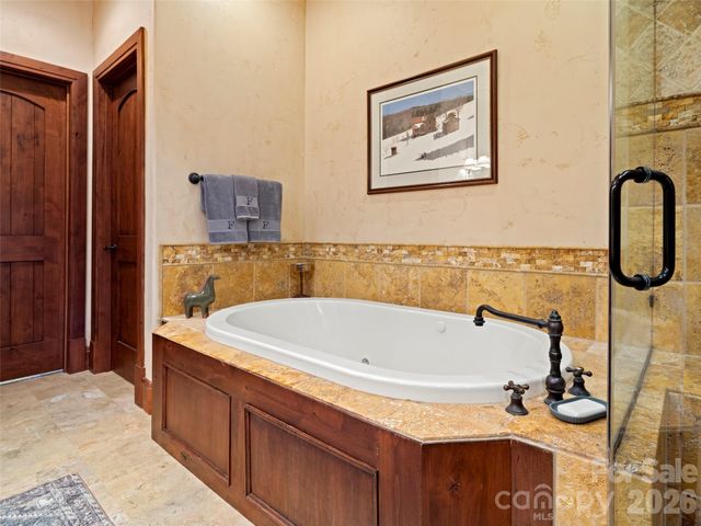 575 Walnut Valley Parkway, Arden, NC 28704