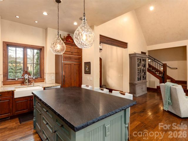 575 Walnut Valley Parkway, Arden, NC 28704