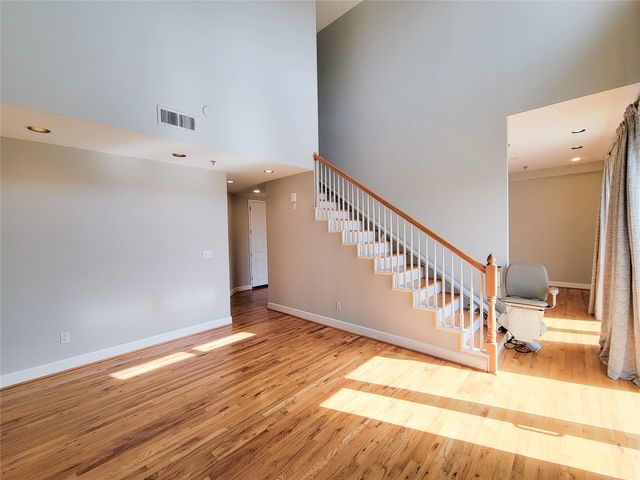 2520 Robinhood 800, Houston, TX 77005