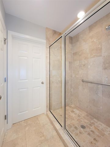 2520 Robinhood 800, Houston, TX 77005
