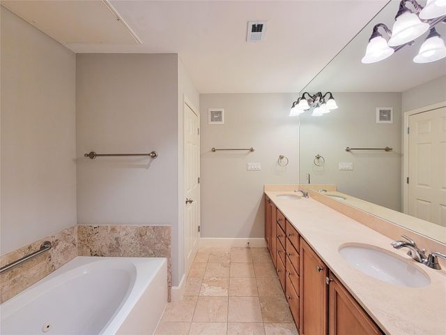 2520 Robinhood 800, Houston, TX 77005