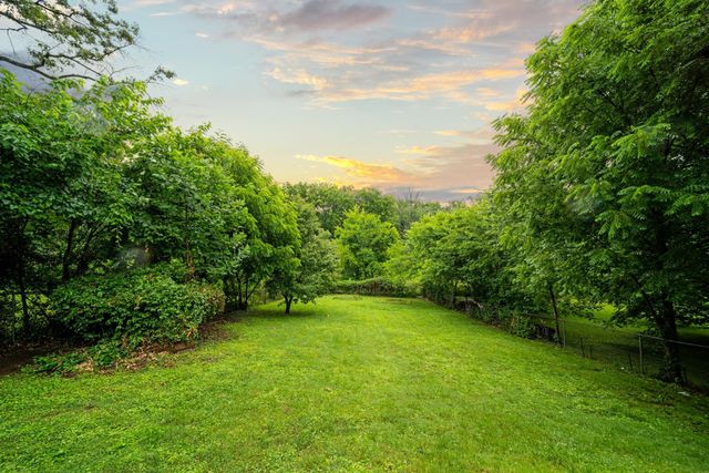 1219 Saturn Dr, Nashville, TN 37217