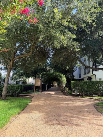 2713 Arabelle Grove, Houston, TX 77007