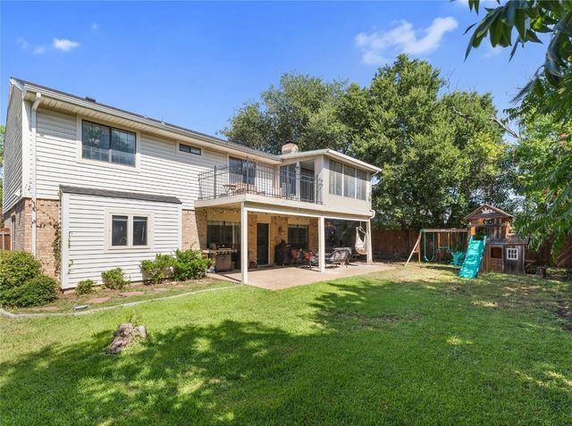 2303 Fall River Drive, Arlington, TX 76006