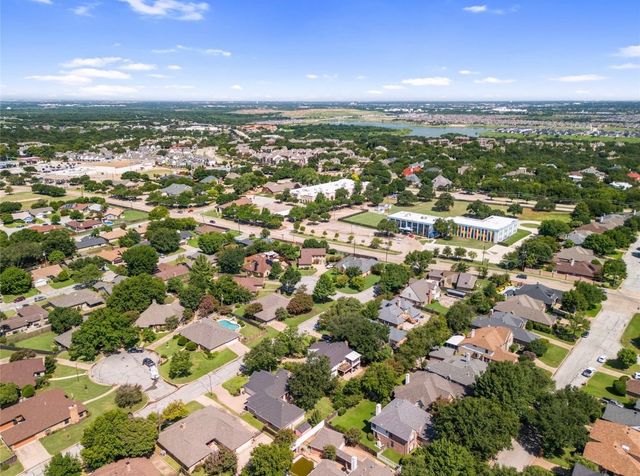2303 Fall River Drive, Arlington, TX 76006