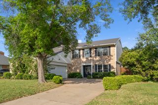 2303 Fall River Drive, Arlington, TX 76006