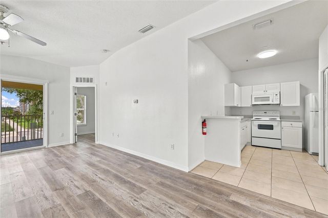 2718 CLUB CORTILE CIRCLE B, Kissimmee, FL 34746