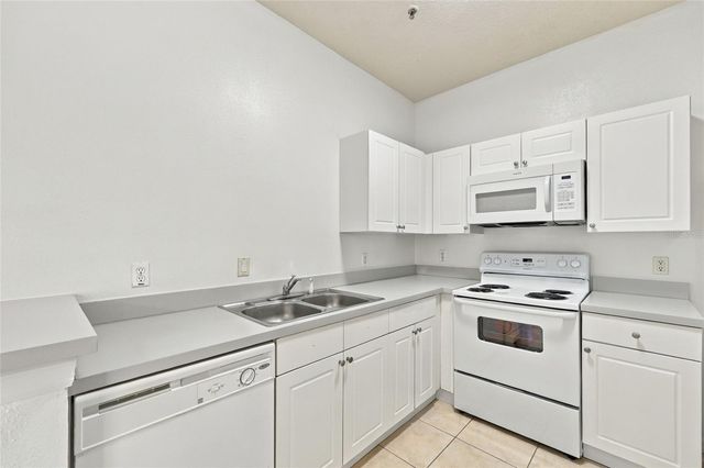 2718 CLUB CORTILE CIRCLE B, Kissimmee, FL 34746