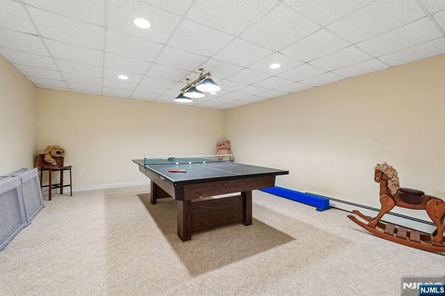 16 Apple Lane, Wayne, NJ 07470