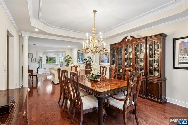 16 Apple Lane, Wayne, NJ 07470