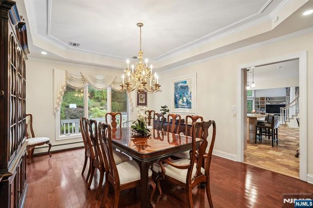 16 Apple Lane, Wayne, NJ 07470