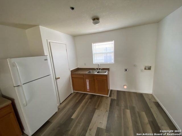 930 Drury Ln Apt 4, San Antonio, TX 78221