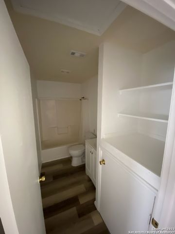 930 Drury Ln Apt 4, San Antonio, TX 78221