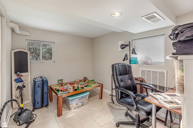 9255 Melvina Avenue, Oak Lawn, IL 60453