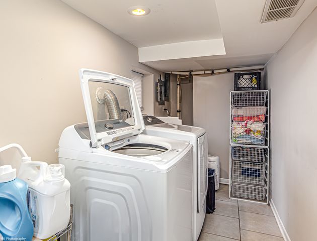 9255 Melvina Avenue, Oak Lawn, IL 60453