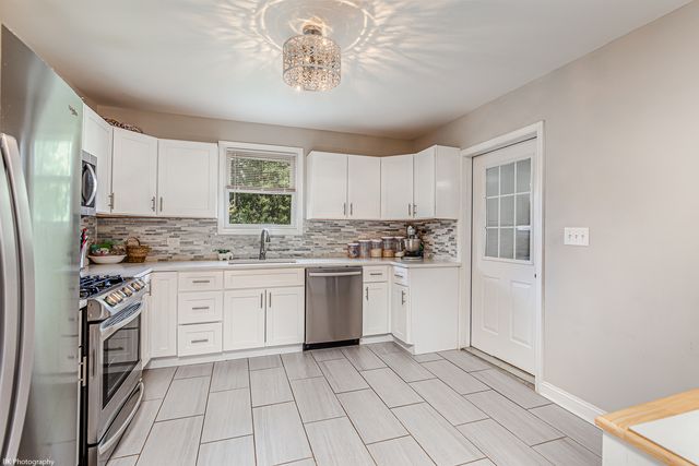 9255 Melvina Avenue, Oak Lawn, IL 60453