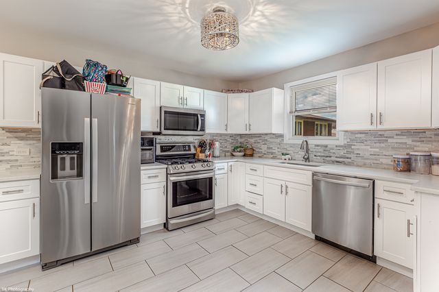 9255 Melvina Avenue, Oak Lawn, IL 60453