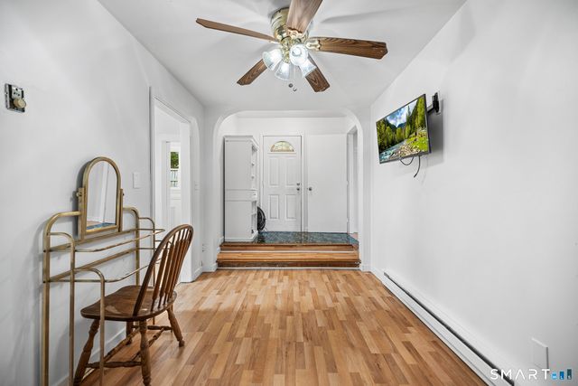 20 Pine Street, Waterford, CT 06385