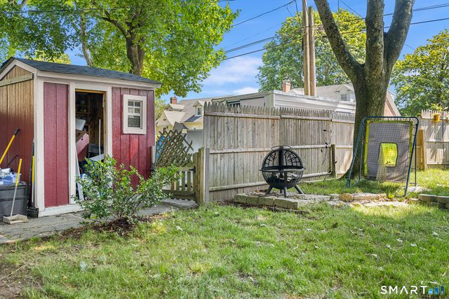 20 Pine Street, Waterford, CT 06385