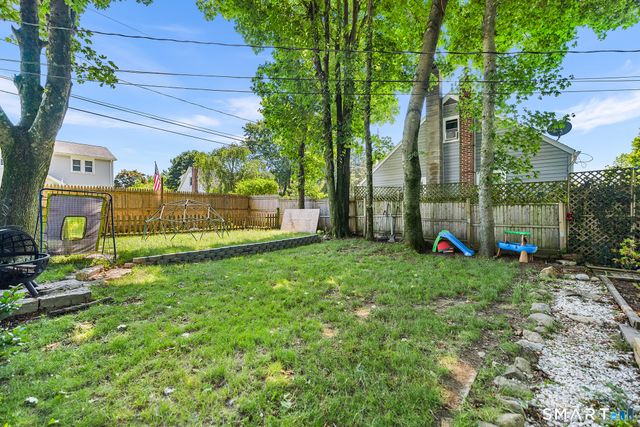 20 Pine Street, Waterford, CT 06385