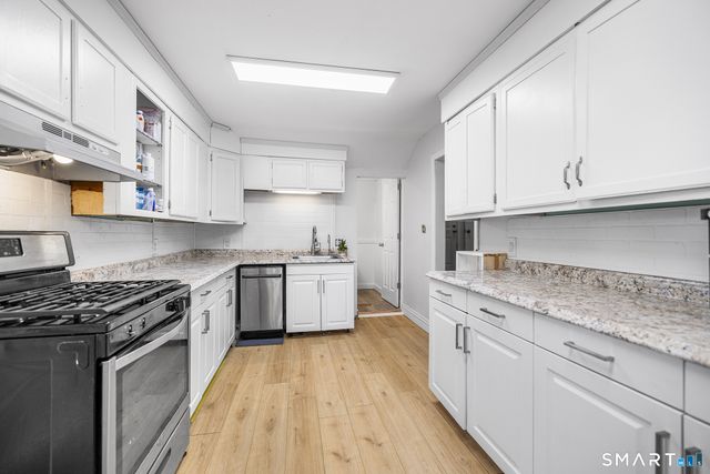 20 Pine Street, Waterford, CT 06385