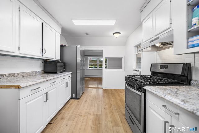 20 Pine Street, Waterford, CT 06385