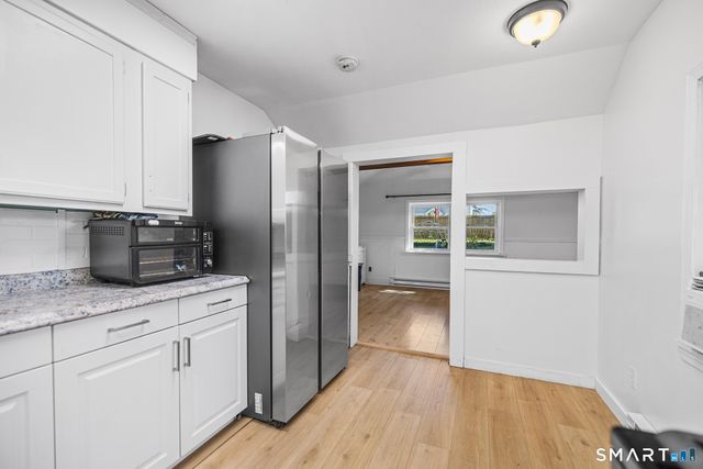 20 Pine Street, Waterford, CT 06385