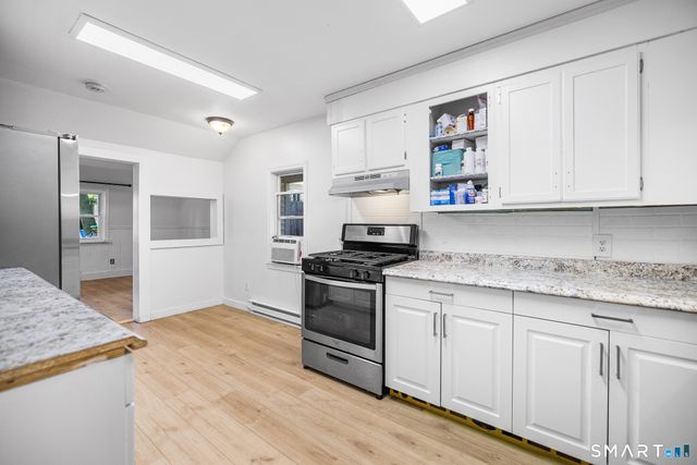 20 Pine Street, Waterford, CT 06385