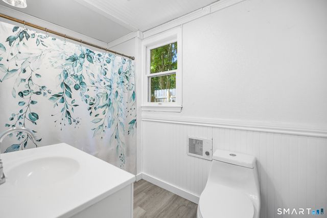 20 Pine Street, Waterford, CT 06385